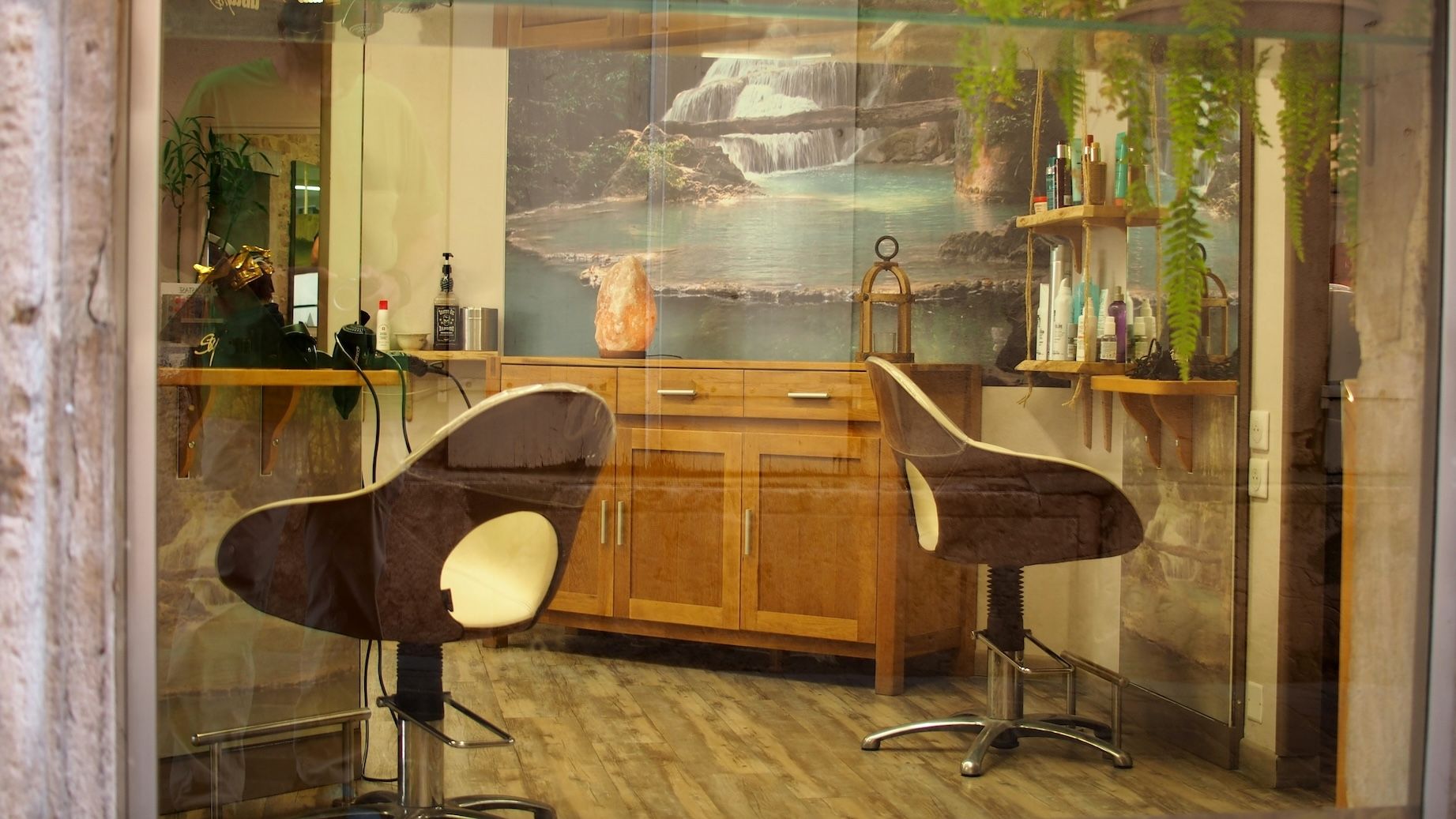 Seguros peluquería, centro de estética, barbería. Assegurances perruqueria, centre d'estètica, barberia.